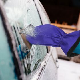 1Pc Ice Scraper Glove Car Windshield Snow Scraper Remover Glove Lined Of Fleece Winter Ice Scraper Mitt Keep Warm (Option: Purple)